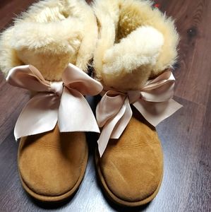Ugg size 6 Gita mini boot